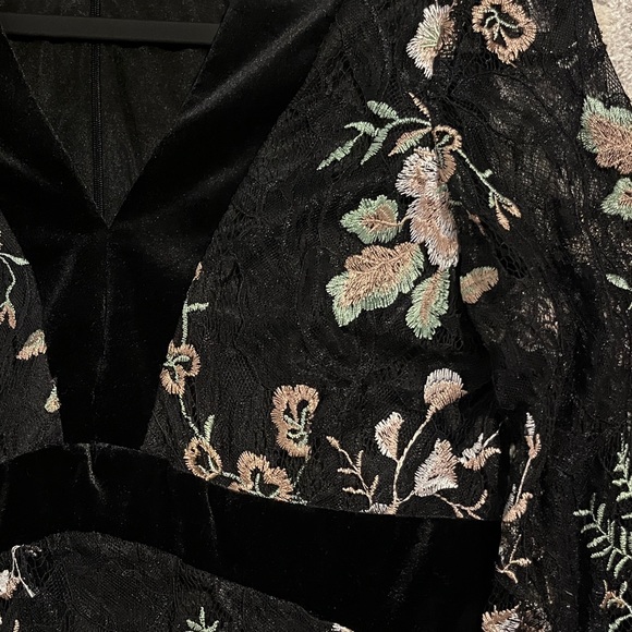 Black floral flowy dress - Picture 4 of 4